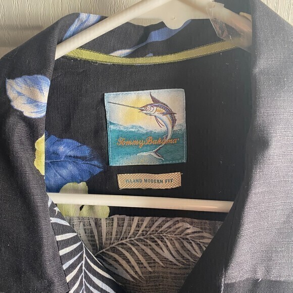 Tommy Bahama Island Modern Fit 100‎ % Silk Button Up Shirt Mens LG - Picture 2 of 3